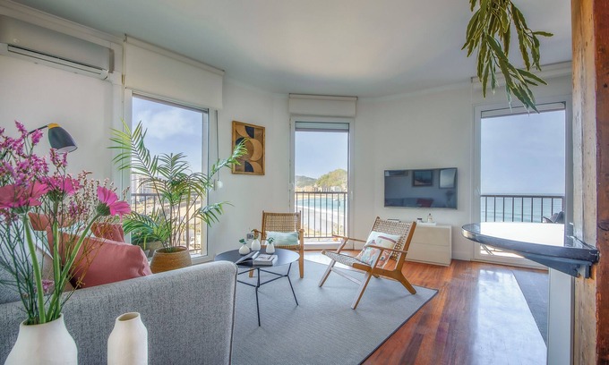 Gros Apartment | ☀️Sea Views from 4 Balconies ☀️ Walk Score 90 ☀️A/C☀️