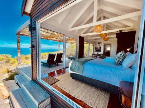 Plettenberg Bay House | Sea Views, Hikes & Tranquility Clifftop Cabin