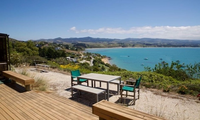 Moeraki House | Sea Views n’Siestas, Moeraki