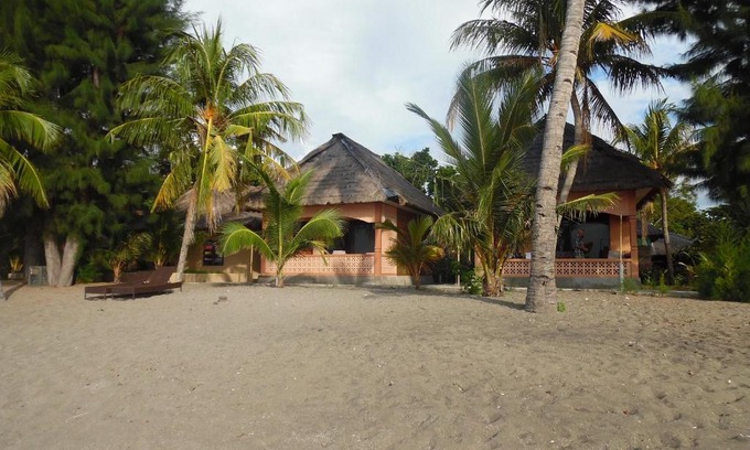 Maumere Resort | Sea World Club Beach Resort & Dive Center