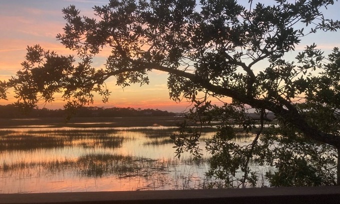 Saint Helena Island Villa | Sea Zen Pet Friendly, Great Central Location, Walk to Beach - 219 Tennis Villa