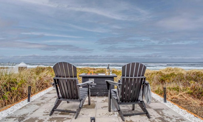 Rockaway Beach House | Seabatical on The Strand - Meredith Lodging