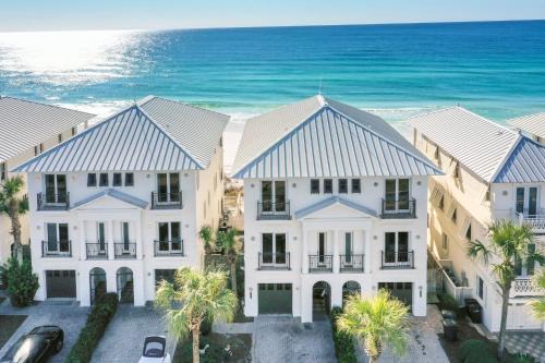 Frangista Beach House | Seabird by AvantStay Beachfront Home w Plunge Pool Amazing Views