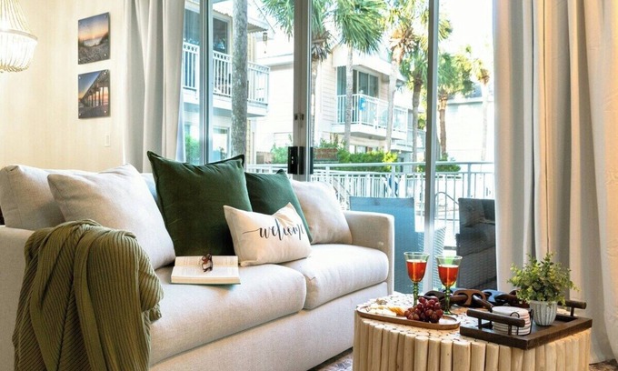 Crystal Beach Condo | SeaBottle Wishes: Pool & Crystal Beach Access