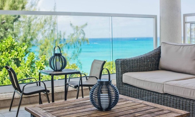 Seven Mile Beach Apartment | Seabreeze 8 - Luxury 4-Bedroom on Seven Mile Beach