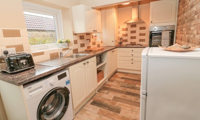 Hirst Cottage | SEABREEZE COTTAGE, pet friendly, with a garden in Ashington