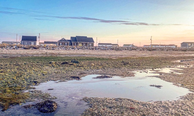 Cow Head Bed & Breakfast | Seabreeze Oceanfront Retreat: Cozy Rooms, Local Charm & Stunning Views