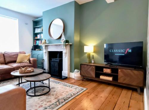 Hopton House | Seabreeze Pet friendly 3 bedroom house by the sea