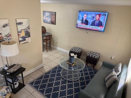 Lantana Apartment | SeaBreeze Retreat