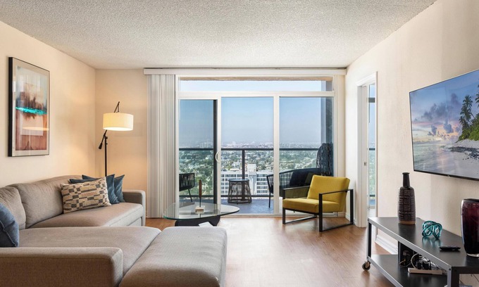 Marina del Rey Apartment | Seabreeze Sky Residence 3bd/2ba MDR+Venice+SM