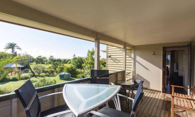 Innes Park Villa | Seabreeze Sojourn - Queenslander one hectare near sea