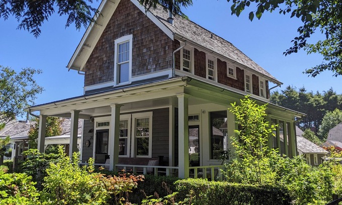 Seabrook House | Seabrook's Ella's Escape, a quiet 2-bedroom home with forest views!