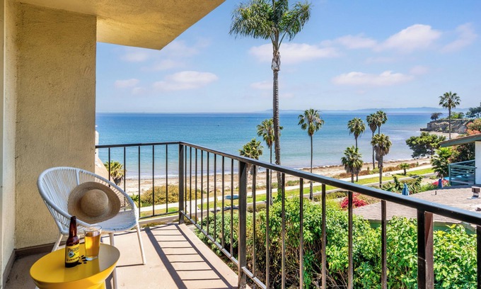 East Mesa Apartment | SeaCliff - Surfrider - Leadbetter Cove Views