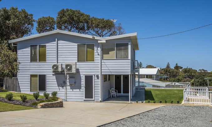 Guilderton House | Seaclusion Cottage - Modern renovated beach house