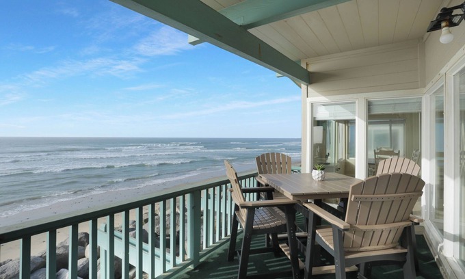 Imperial Beach Condo | Seacoast View | 2BR | Balcony | Beach Access | IB