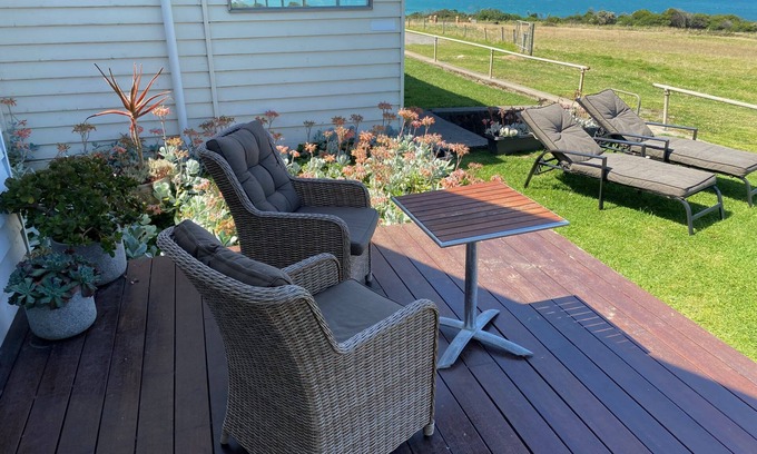 Sugarloaf House | Seacroft Studio - Self Contained Apartment With Stunning Ocean Views