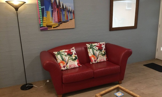 St Leonards Apartment | Seadoc only 300 m to the beach!