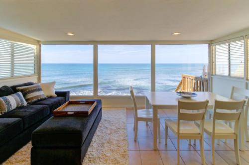 Ocean Beach Apartment | Seafoam Sunset
