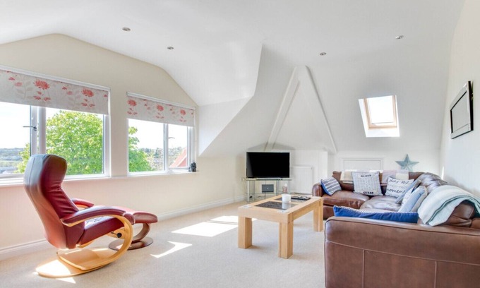 Roundham Apartment | Seaford Sands - Two Bedroom Apartment, Sleeps 4