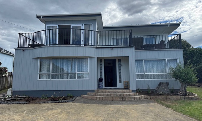 Waihi Beach House | SEAFORTH SUNRISE