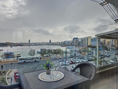 Sliema Apartment | Seafront Sliema City Center Holiday Apartment