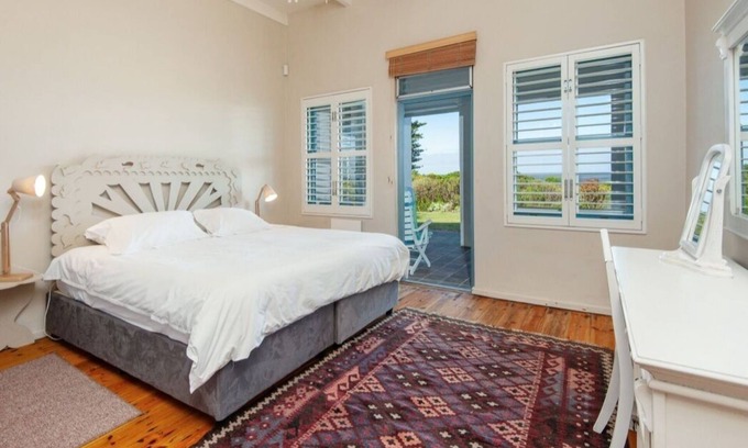 Kwaaiwater House | Seafront 5-bedroom house in Hermanus