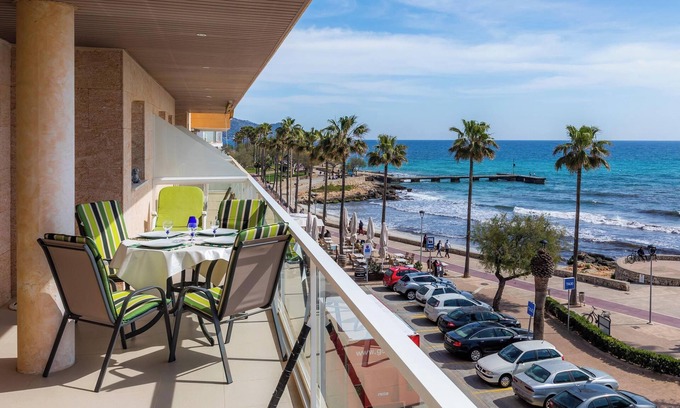 Son Servera Apartment | Seafront Apartment “Frente al mar” with Sea View, Wi-Fi, A/C & Terrace; Parking Available