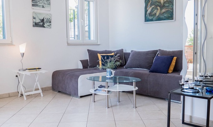 Krizna luka House | Seafront apartment w. free parking (Andro)