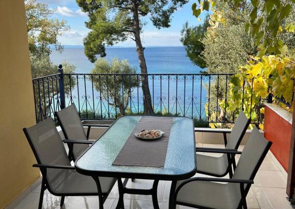 Elia Apartment | Seafront Loft - Akti Elia