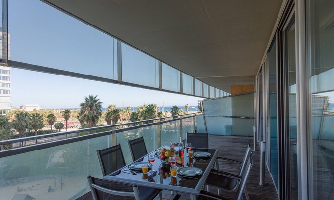 Diagonal Mar i el Front Maritim del Poblenou Apartment | Seafront luxe with terrace and pool I