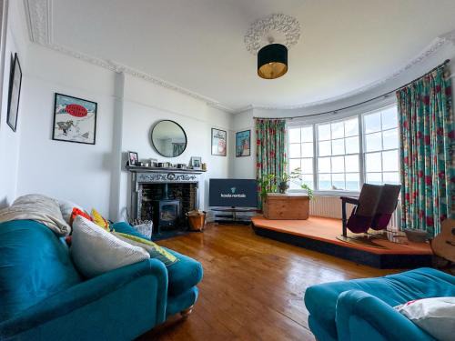 Herne Bay Apartment | Seafront Serenity - Stylish Home for 5