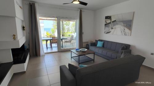 Kanatadika Villa | Seafront Villa Christina