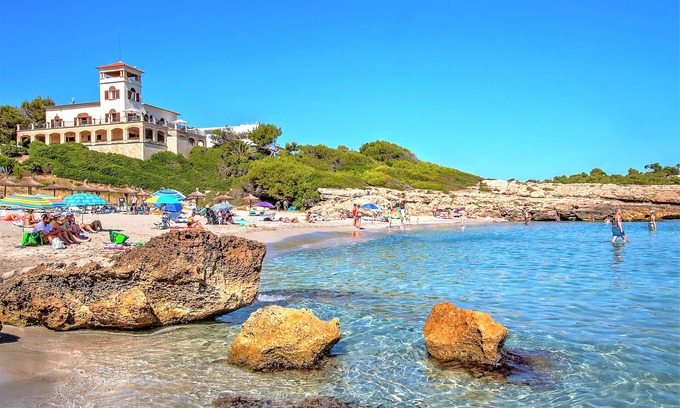 Mal Pas-Bon Aire Villa | Seafront villa with stunning views and direct access to the beach
