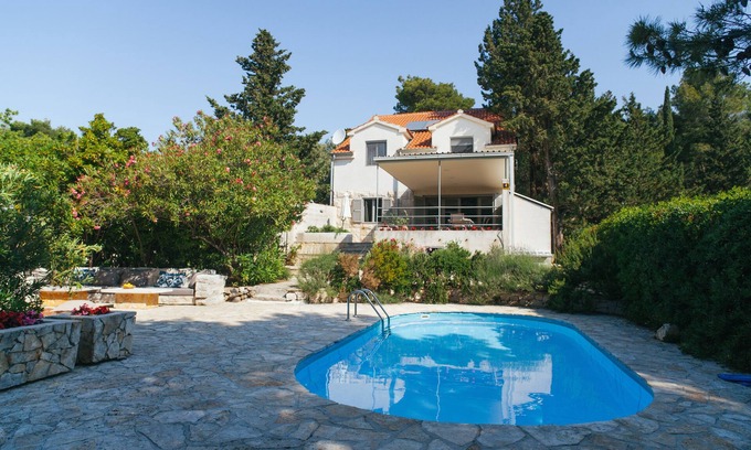 Bol Villa | Seafront Villa in Bol - Prime Location
