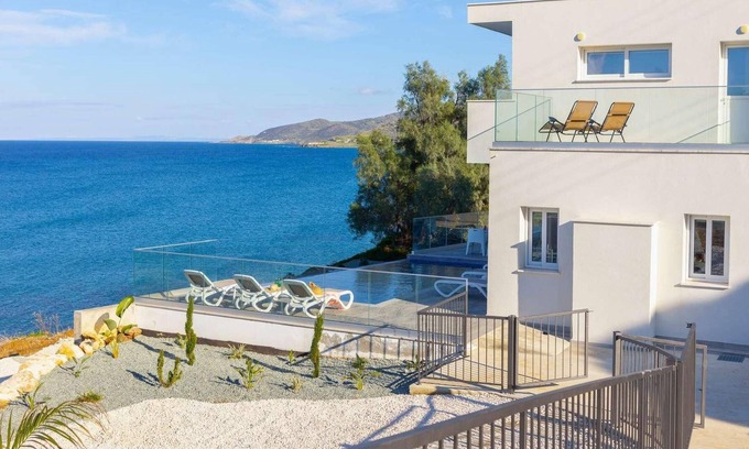 Pachyammos Villa | Seafront villa, infinity pool, stunning Views.