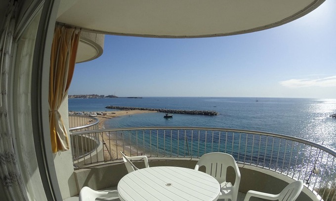 Sant Antoni de Calonge Condo | SEAFRONT WITH INTERNATIONAL TV, WIFI AND PARKING