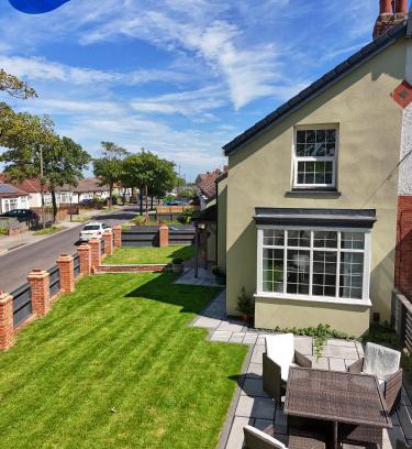 Redcar House | Seaglass Cottage - Redcar