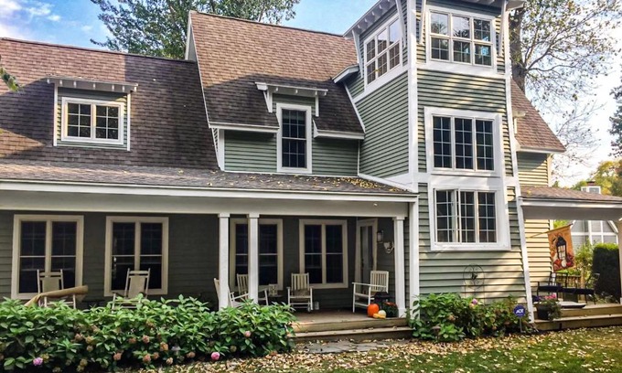 Union Pier House | Seaglass Lakeshore Cottage