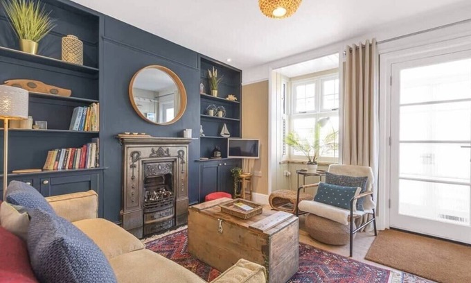 Reydon House | Seagrass Cottage - Beautifully renovated with view
