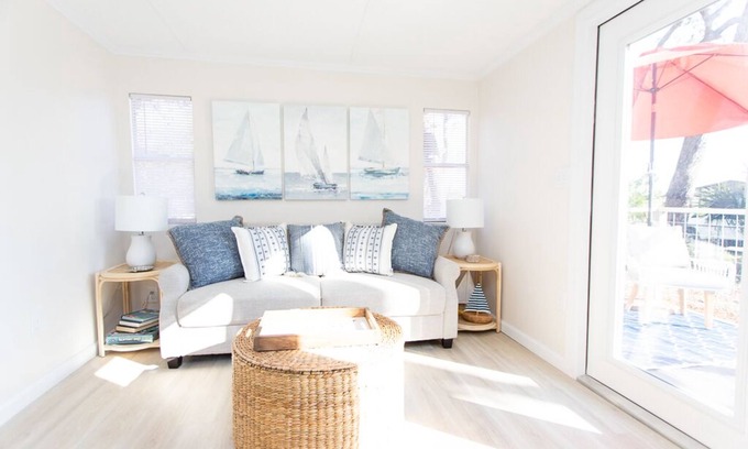 Palm Coast Cottage | Seagrass Cottage I-steps to Atlantic Ocean & Intracoastal Waterway