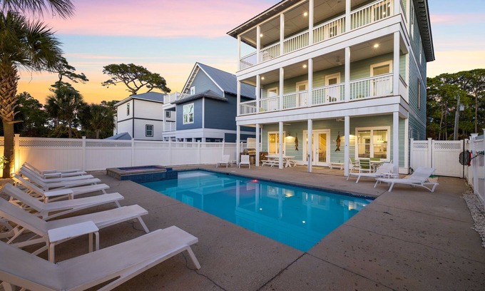 San Juan House | Seagrove - 1 Block from Beach, GOLF CART, Private Pool, Game Room, Bikes & Tesla Charger!