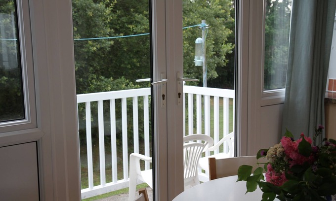 Pembroke Ski Chalet | 'Seagull' - a Light, Airy Holiday Home Close to a Beautiful Beach