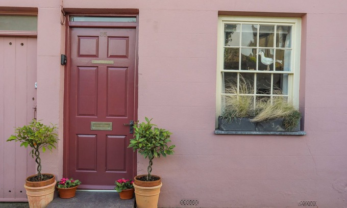 Beaumaris Cottage | SEAGULL COTTAGE, family friendly, with open fire in Beaumaris