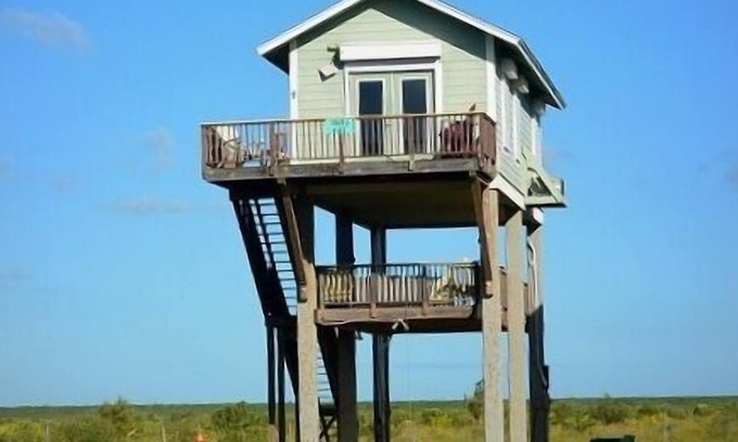 Port Bolivar House | Seagull Shores 1 Bedroom Home by RedAwning
