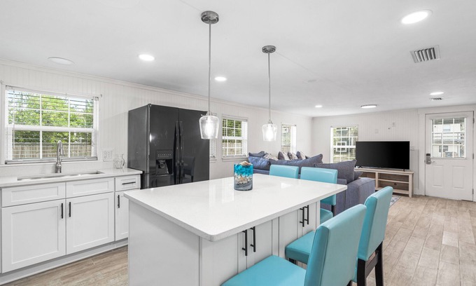Bahama Beach House | Seahorse Cottage Pet Friendly, walking distance to beach