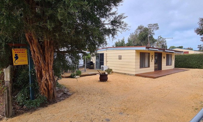 Goon Nure House | Seahorse Cottage - Loch Sport - Gippsland Lakes