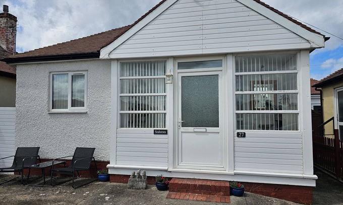 Kinmel Bay Cottage | SEAHORSES, pet friendly, country holiday cottage in Kinmel Bay