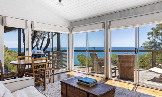 Mornington Apartment | Seahouse Studio | Private Beach Access | Pets