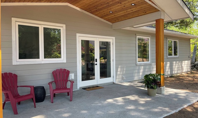 Courtenay Cottage | Seal Bay Guest Cottage