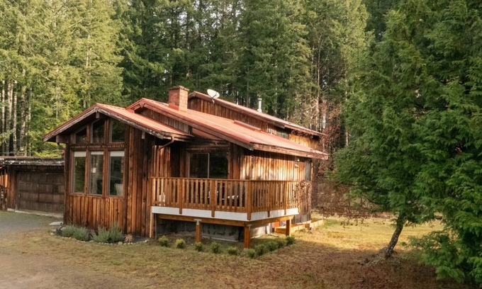 Courtenay House | Seal Bay Guest House: Cozy comfort, trails to explore, and space to relax.